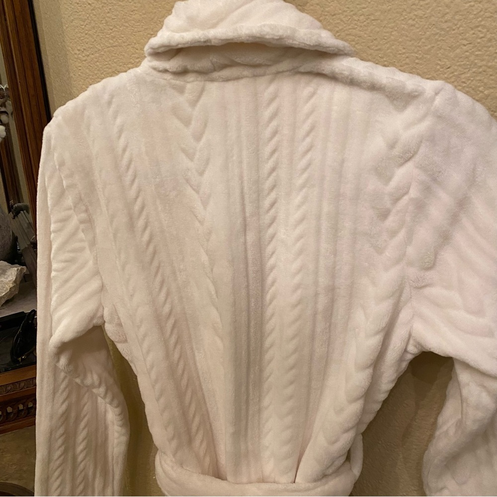 SOLD!! GILLIGAN & O’MALLEY Women White Plush Super Soft Robe Size XS/S - Picture 5 of 7